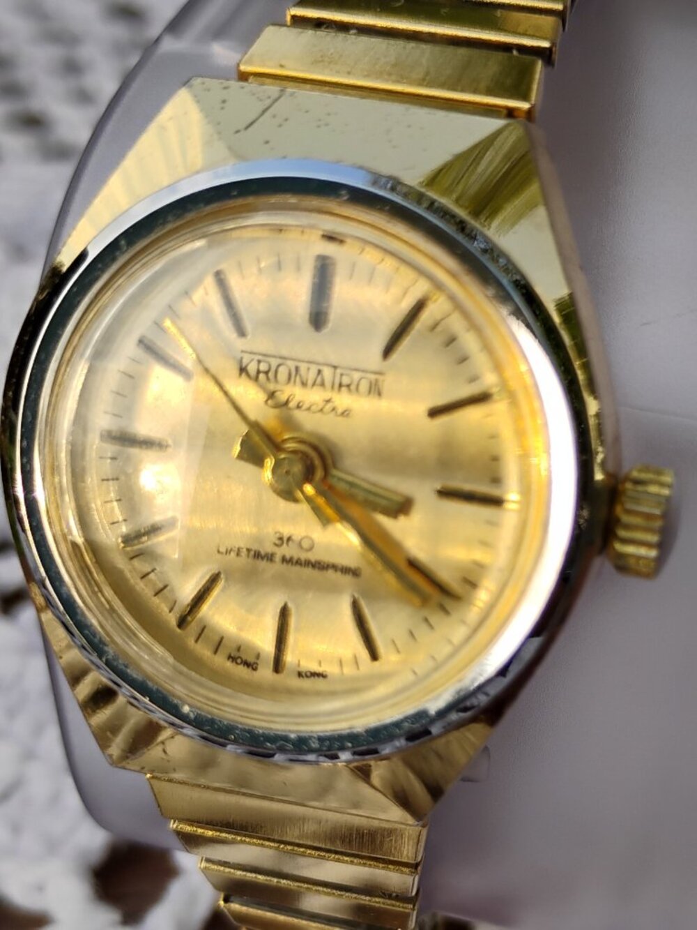 Kronatron Electra 360 women's wristwatch man'l winding gold toned metal exp band